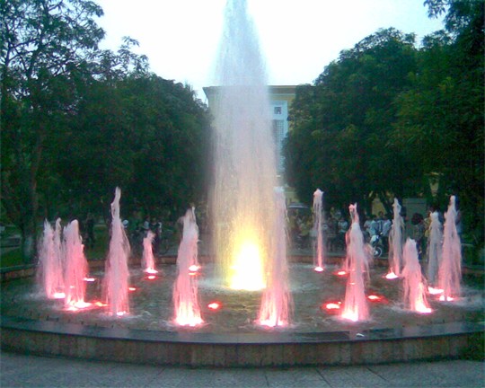 Mẫu phun nước nghệ thuật đẹp 08750