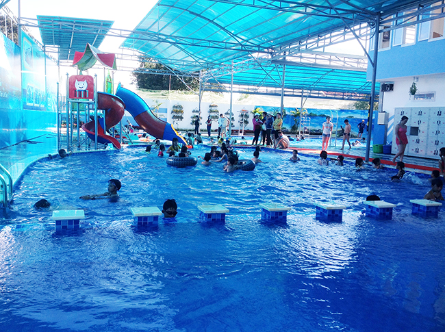 Hồ bơi nhiều tiện ích HỒ BƠI NHIỀU TIỆN ÍCH, GẠCH KÍNH MOSAIC, CẦU TRƯỢT SLIDE POOL CT06, THIẾT KẾ HỒ BƠI, XÂY DỰNG HỒ BƠI, BÁO GIÁ HỒ BƠI, THIẾT BỊ HỒ BƠI, MÁY LỌC HỒ BƠI, HỒ BƠI THÔNG MINH, THI CÔNG HỒ BƠI